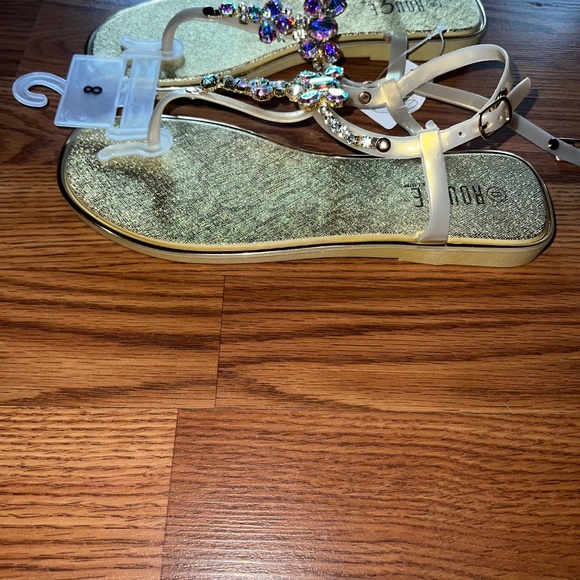 Size 8 Gold Jewelry Sandals - Picture 3 of 3